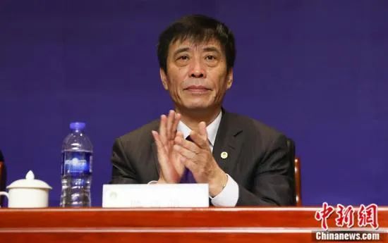 如果博洛尼亚把球员卖给其他俱乐部，拜仁可以获得转会费50%的分成。